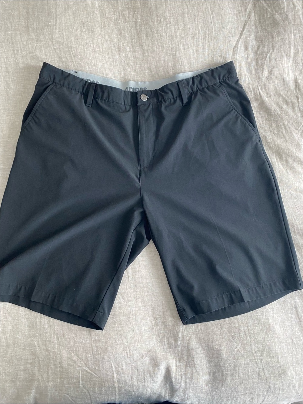 Adidas Mens Black Golf Shorts Size 40 Comfort Waist Flat Front Polyester Blend